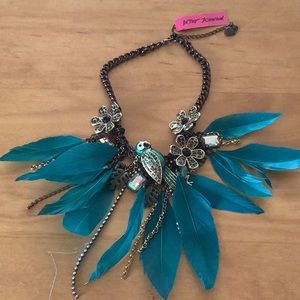 NWT Betsey Johnson choker necklace